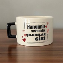 Mor Mürekkep Hangimiz Sevmedik Çılgınlar Gibi Baskılı Siyah Kulplu C Fincan