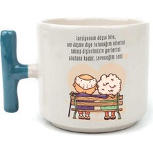 Mor Mürekkep Tansiyonum Düşse Bile Baskılı Mavi Kulplu T Kupa