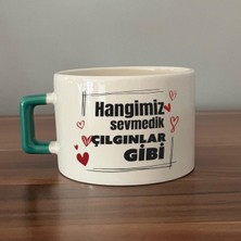 Mor Mürekkep Hangimiz Sevmedik Çılgınlar Gibi Baskılı Yeşil Kulplu C Fincan