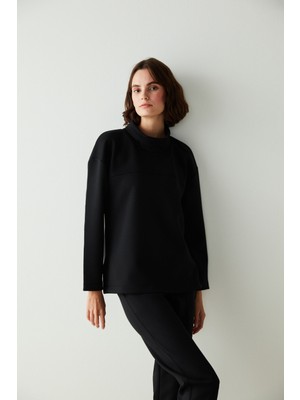 Siyah Uzun Kollu Boğaz Detaylı Sweatshirt