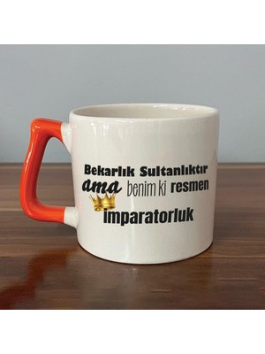 Mor Mürekkep Bekarlık Sultanlıktır Ama Baskılı Turuncu Kulplu D Kupa