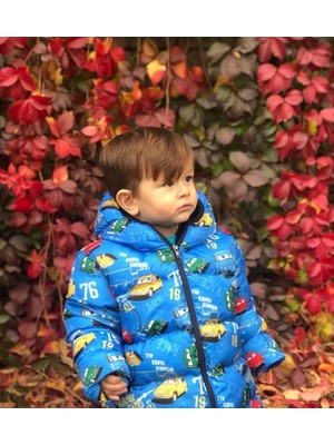 Soylu Grup Erkek Çocuk Araba Desenli Baskılı Dolumlu Iç Polarlı Kapüşonlu Kışlık Şişme Mont-Kaban
