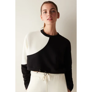 Siyah Uzun Kollu Bisiklet Yaka Milos Crop Sweatshirt - Saude Collection