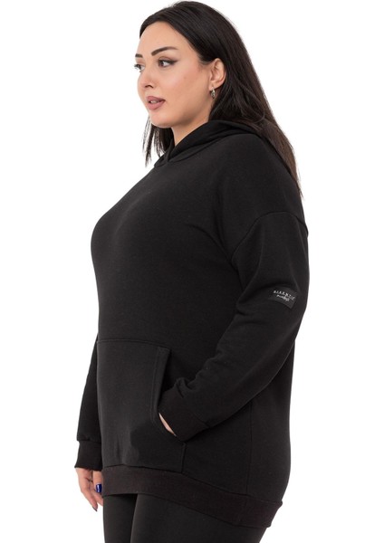 Büyük Beden Sırtında Yazı Detaylı Kapüşonlu Kanguru Cepli Üç Iplik Siyah Sweatshirt fırsatları