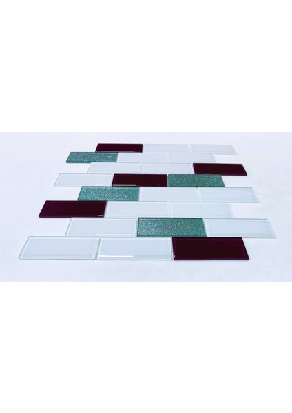 Mutfak Tezgah Arası Kristal Cam Mozaik. Karodaki Cam Ölçüleri: 36X98X4 Mm. Karo Ölçüsü: 30X30CM. ( 11 Karo -1 Kutuda - 1 M2 Fiyatıdır )