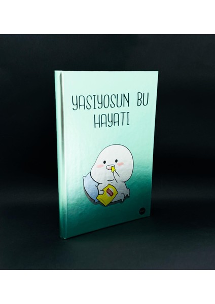 Metal Kapaklı Yaşıyosun Bu Hayatı Tasarımlı Lastikli Defter