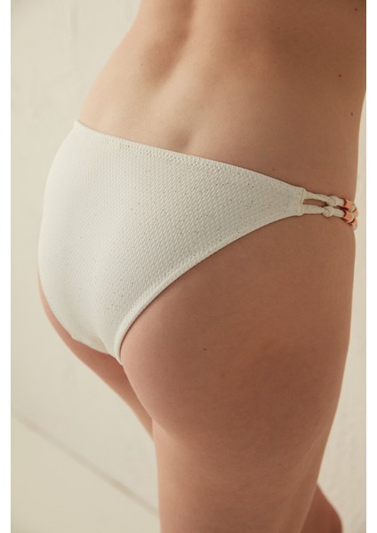 Beyaz Nadia Side Yanları Metal Aksesuar Detaylı Bikini Altı fiyatları