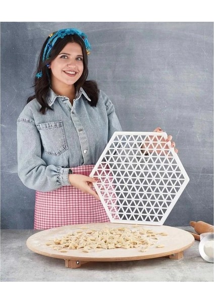 218 Delik Üçgen Stili Mantı Makinesi Pelmeni Mantı Kalıbı Yapımı Makarna Kalıbı Börek Mutfak Gereçleri Mutfak Gereçleri Vareniki Börek Hamur Presi Mantı (Yurt Dışından)