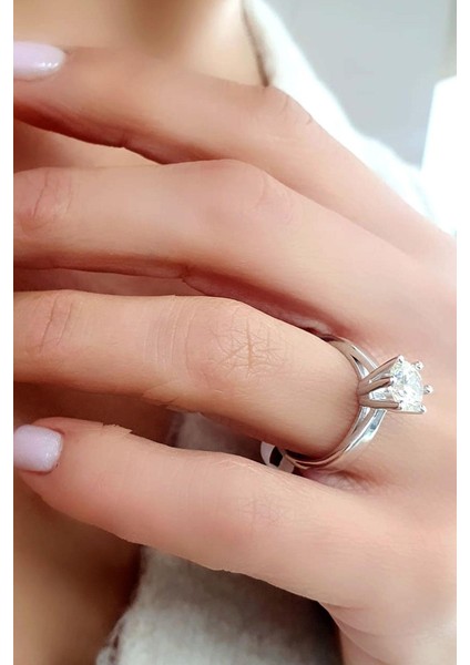 Sky Diamond Taşlı 925ayar Gümüş Üzerine Beyaz Altın Kaplama Tek Taş Yüzük modelleri