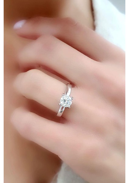 Sky Diamond Taşlı 925AYAR Gümüş Üzerine Beyaz Altın Kaplama Tek Taş Lale Yüzük