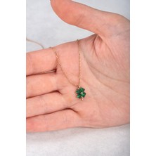 Jewelmim Gümüş Zümrüt Yeşil Taşlı Kadın Yonca Kolye 18 Ayar Rose Altın Kaplama Şans Yoncası 925 Ayar Gümüş Kadın Kolye | Bayan 4 Dört Yapraklı Yonca Zirkon Taşlı Gümüş Yoncalı Kolye Yonca Kolyesi
