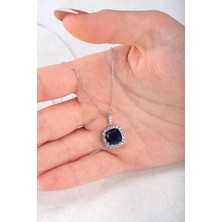 Jewelmim Gümüş Safir Mavi Renkli Prenses Kare Taşlı Kolye 18 Ayar Beyaz Altın Kaplama Prenses Kolyesi 925 Ayar Gümüş Kadın Kolye | Bayan Prenses Kesim Sallantılı Zirkon Taşlı Kadın Gümüş Kolye