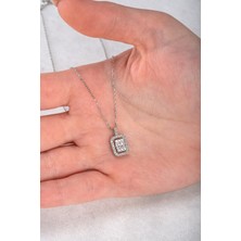 Jewelmim Gümüş Baget Taşlı Kolye 18 Ayar Beyaz Altın Kaplama Kadın Gümüş Baget Kolye 925 Ayar Gümüş Kadın Kolye | Bayan Baget Gümüş Kolye Zirkon Taşlı Baget Kolyesi Baget Model Kadın Gümüş Kolye