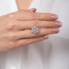 Hom Silver Jewelry 925 Ayar Gümüş Zirkon Taş Işlemeli Kar Tanesi Desenli Kadın Kolye HSJ0046