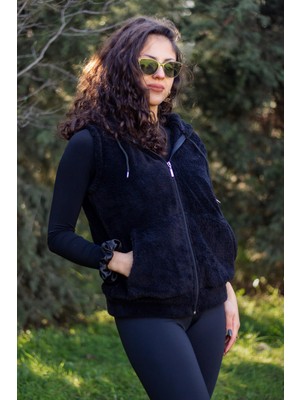 Azıcık Akıllı Kadın Siyah Peluş Yumoş Fermuarlı Kapüşonlu Yelek 22KYLKPELO
