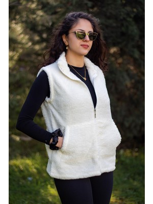 Azıcık Akıllı Kadın Ekru Beyaz Dik Yaka Kalın Peluş Fermuarlı Yelek 24KYLKK215