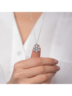 Hom Silver Jewelry 925 Ayar Gümüş Zirkon Taş Işlemeli Kar Tanesi Desenli Kadın Kolye HSJ0046