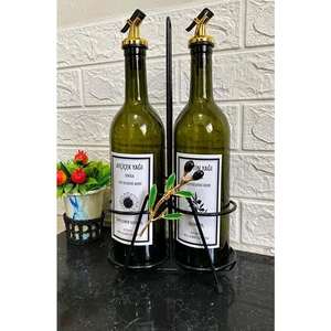 Uzun Zeytin Yaprağı Figürlü Vidalı Siyah Stand Yeşil 750 ml Şişe Akıtıcılı Etiketli Yağlık Yağdanlık