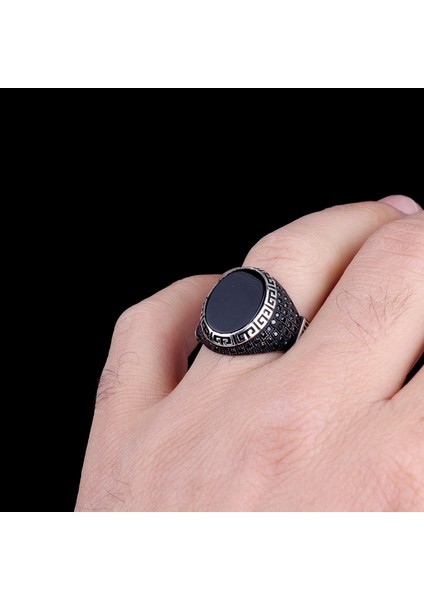 Oval Model Onix Taşlı 925 Ayar Gümüş Yüzük