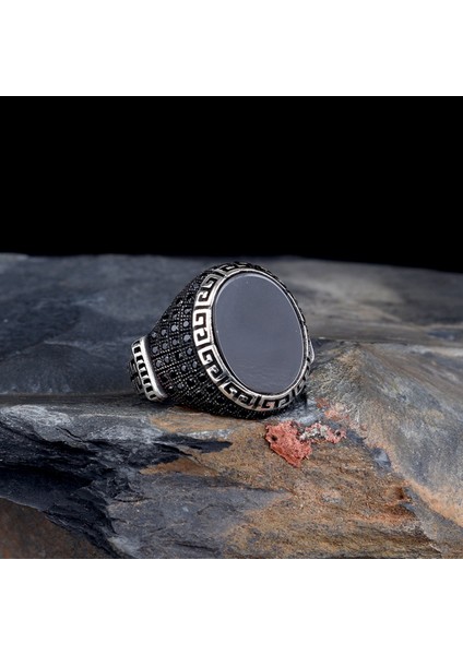 Oval Model Onix Taşlı 925 Ayar Gümüş Yüzük