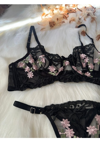 Çiçek Detaylı Bralet