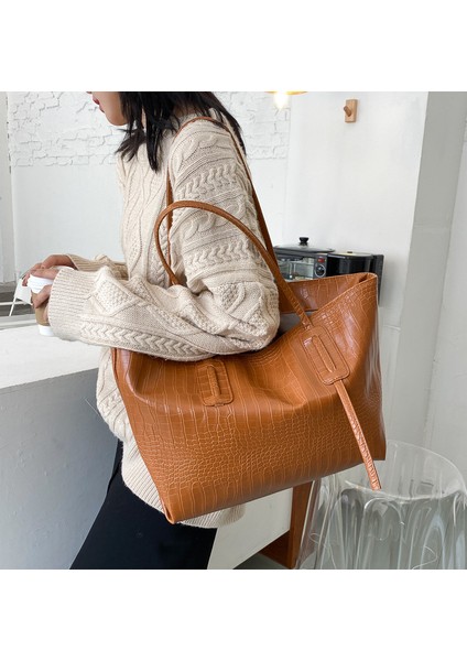 Basit ve Büyük Kapasiteli Bayan Çanta, Şık Timsah Desen Pu Çanta, Vahşi Omuz Çantası, Taşınabilir Toto Çanta (Yurt Dışından) fiyatları