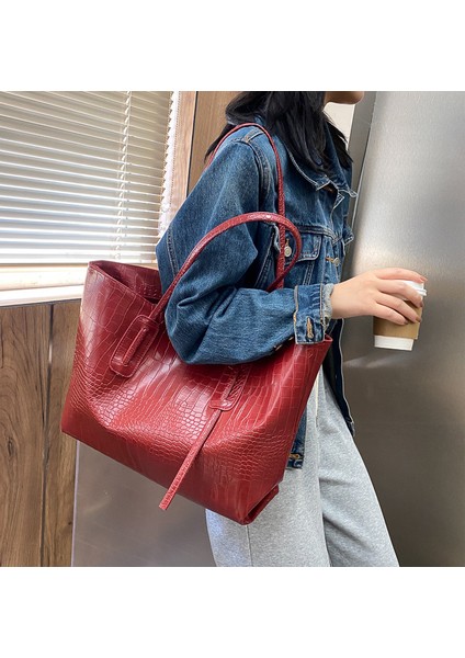 Basit ve Büyük Kapasiteli Bayan Çanta, Şık Timsah Desen Pu Çanta, Vahşi Omuz Çantası, Taşınabilir Toto Çanta (Yurt Dışından) fırsatları