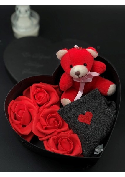 Çiçekli Kalp Kutu Içerisinde 14 Şubat Sevgiliye Sıcacık Hediye Seti Ayıcık Anahtarlık Kalpli Çorap fiyatları