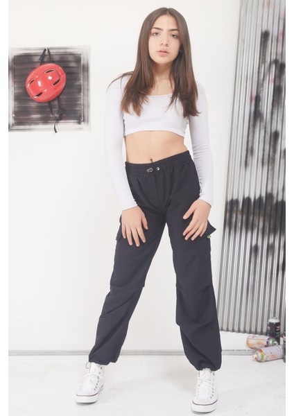 Siyah Çift Kargo Cepli Yeşil Şeritli Kız Çocuk Paraşüt Pantolon 17591