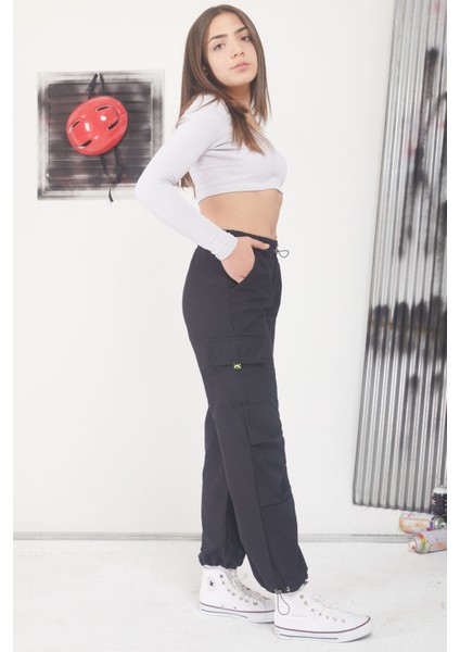 Siyah Çift Kargo Cepli Yeşil Şeritli Kız Çocuk Paraşüt Pantolon 17591 fırsatları