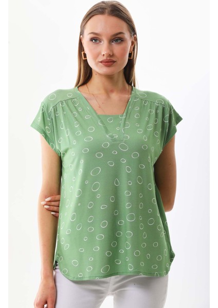 Kadın Desenli V Yaka Kısa Kol Bluz 23126 Çağla modelleri