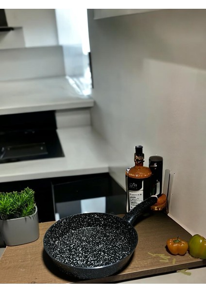Granit Tek Kulplu Yanmaz Yapışmaz Tava 22 cm