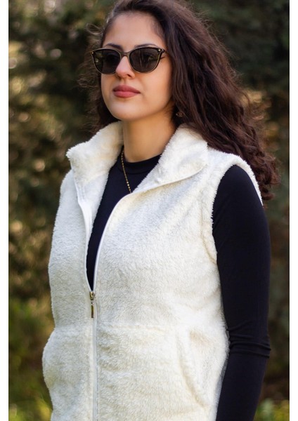 Kadın Ekru Beyaz Dik Yaka Kalın Peluş Fermuarlı Yelek 24KYLKK215 fırsatları