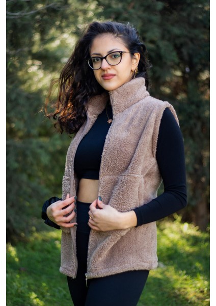 Kadın Vizon Sütlü Kahve Dik Yaka Kalın Peluş Fermuarlı Yelek 24KYLKK215