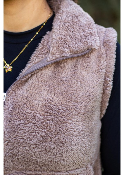 Kadın Vizon Sütlü Kahve Dik Yaka Kalın Peluş Fermuarlı Yelek 24KYLKK215 fırsatları