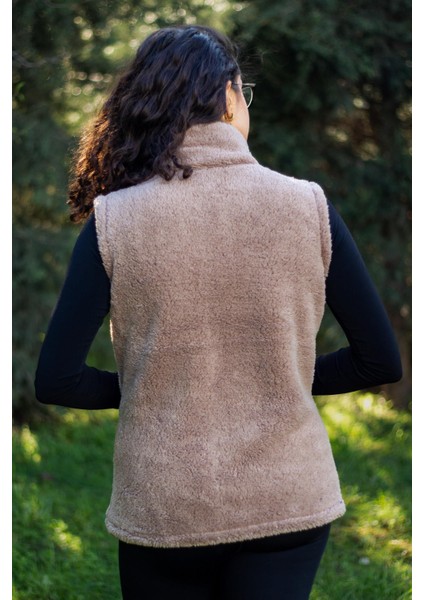 Kadın Vizon Sütlü Kahve Dik Yaka Kalın Peluş Fermuarlı Yelek 24KYLKK215 indirimleri