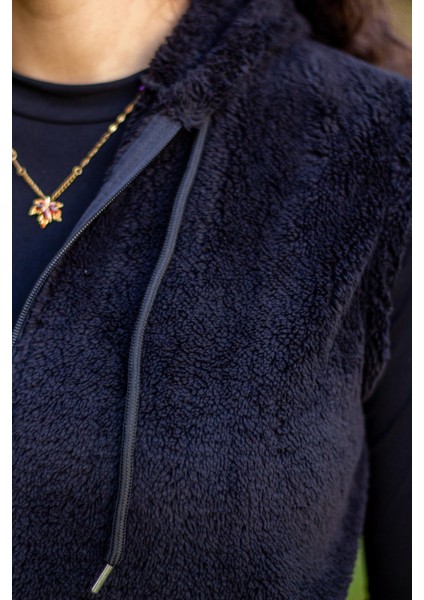 Kadın Siyah Peluş Yumoş Fermuarlı Kapüşonlu Yelek 22KYLKPELO fırsatları