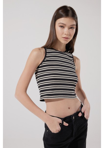 Slim Fit Dar Kesim Bisiklet Yaka Kolsuz Crop Siyah Çizgili Esnek Tshirt