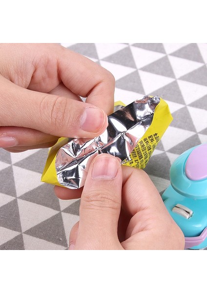 Mor Tarzı S Beden Taşınabilir Mini Sızdırmazlık Ev Makinesi Isı Mühürleyen Capper Gıda Tasarrufu Plastik Poşet Paketi 6 Renkli Mini Aletler (Yurt Dışından)