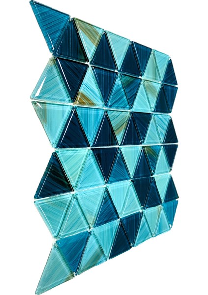 Mutfak, Banyo, Havuz, Sauna, Spa ve Yaşam Alanlarının Tüm Yüzeyleri Için Kristal Cam Mozaik. Üçgen Cam Ölçüsü: 54X6 Mm. File Ölçüsü: 30X30 Cm. ( 1 Kutu = 11 File Karo = 1 M2 Fiyatıdır.