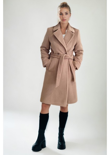 Beli Kuşaklı Düğmeli Uzun Kaban modelleri