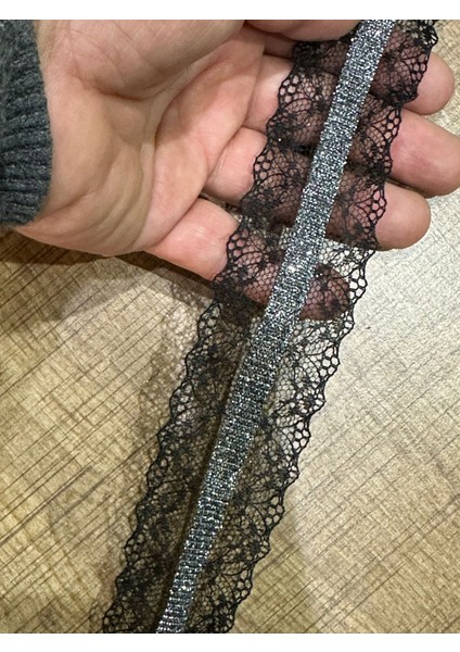 4 cm En Siyah Tül Gümüş Detaylı Şerit Dikiş Giyim Aksesuarı 1 Metre