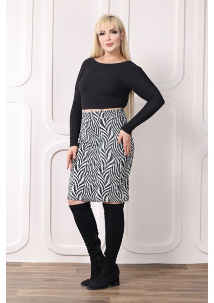 Kadın Siyah Beyaz Geometrik Şerit Desen Esnek Süet Kalem Etek fiyatları