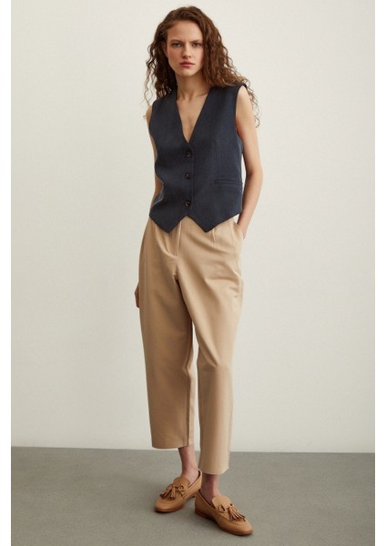 Önü Çift Pileli Pantolon Bej modelleri