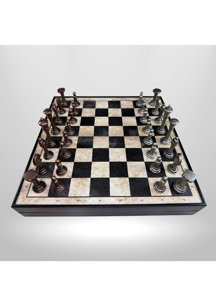 MC05 Metalicraft Premium Metal Satranç Takımı – Deri Kaplı Hazneli Tahta – El Yapımı Taşlarıyla