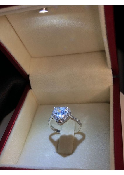 Swarovski Taşlı Beyaz Renkli Kalpli 925 Ayar Gümüş Sevgiliye,eşe,anneye,arkadaşa Yüzük