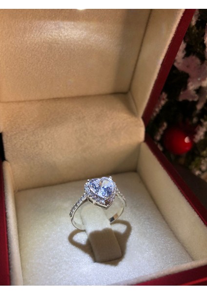 Swarovski Taşlı Beyaz Renkli Kalpli 925 Ayar Gümüş Sevgiliye,eşe,anneye,arkadaşa Yüzük fiyatları