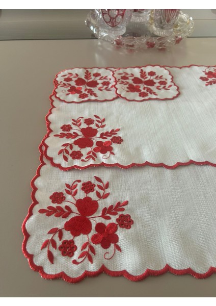 Çiçek Desenli Nakış Keten Sofra Takımı 2 Adet Amerikan Servis ve 2 Adet Kokteyl Peçetesi