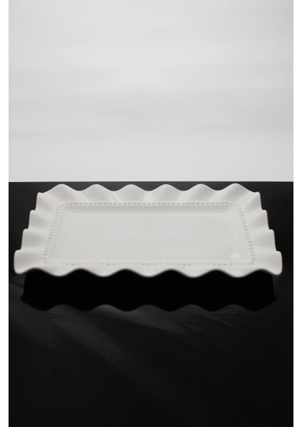 Pordelen Dalgalı Kenar Sunum Tabak 1 Adet 30.5X19 cm YG22-044-12