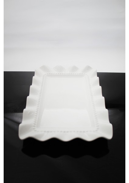 Pordelen Dalgalı Kenar Sunum Tabak 1 Adet 30.5X19 cm YG22-044-12